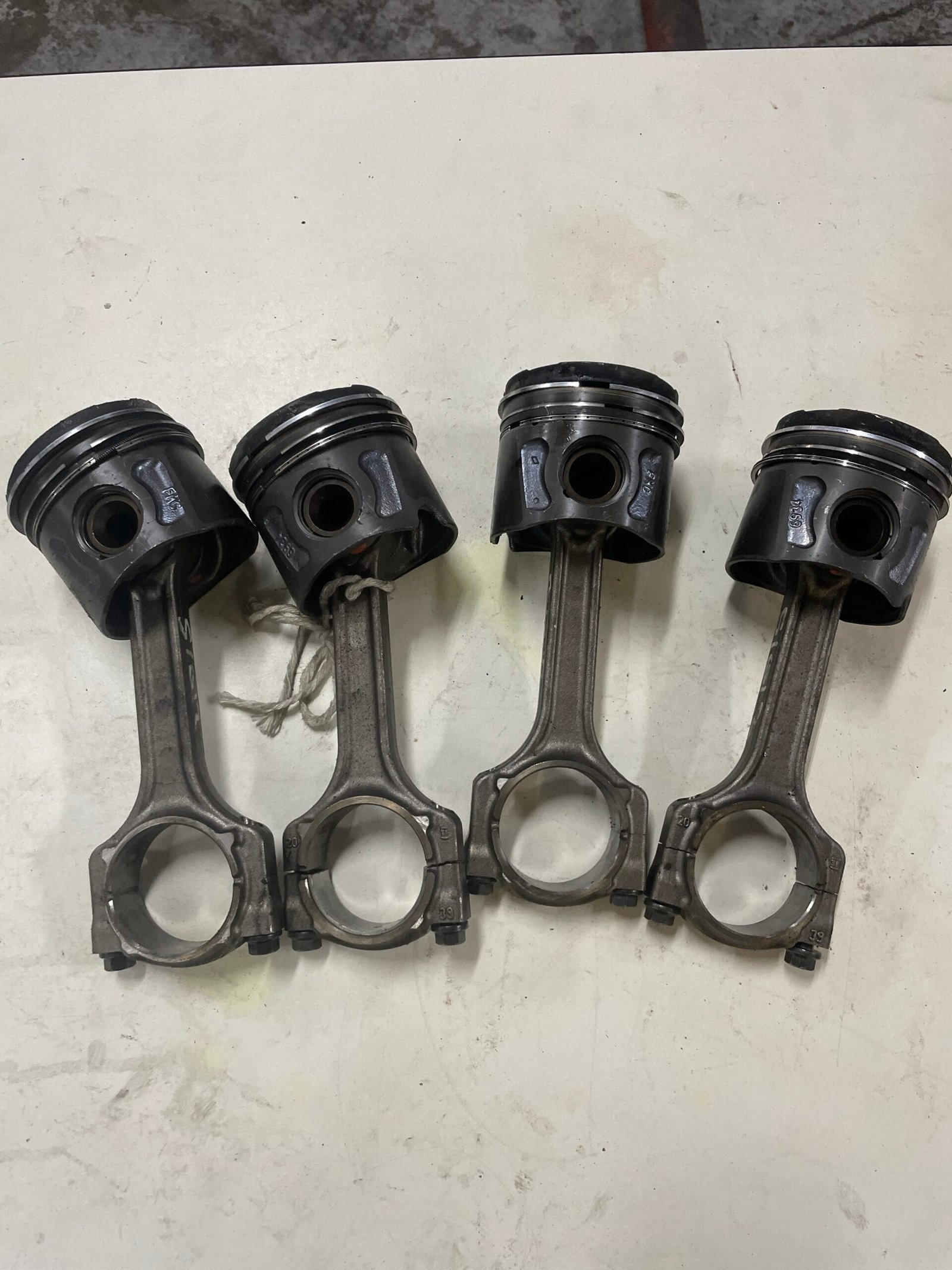 Chevy Utility 1.3 DT Pistons with rods