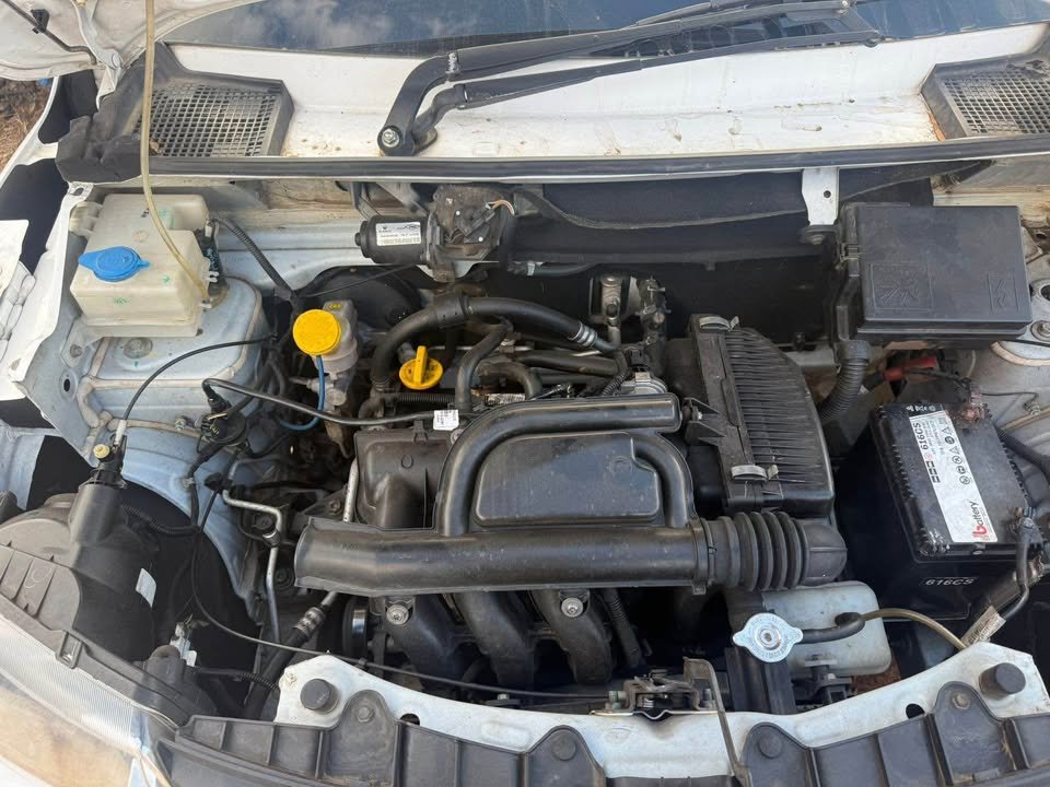 Renault Kwid 2016 1.0 manual breaking for parts