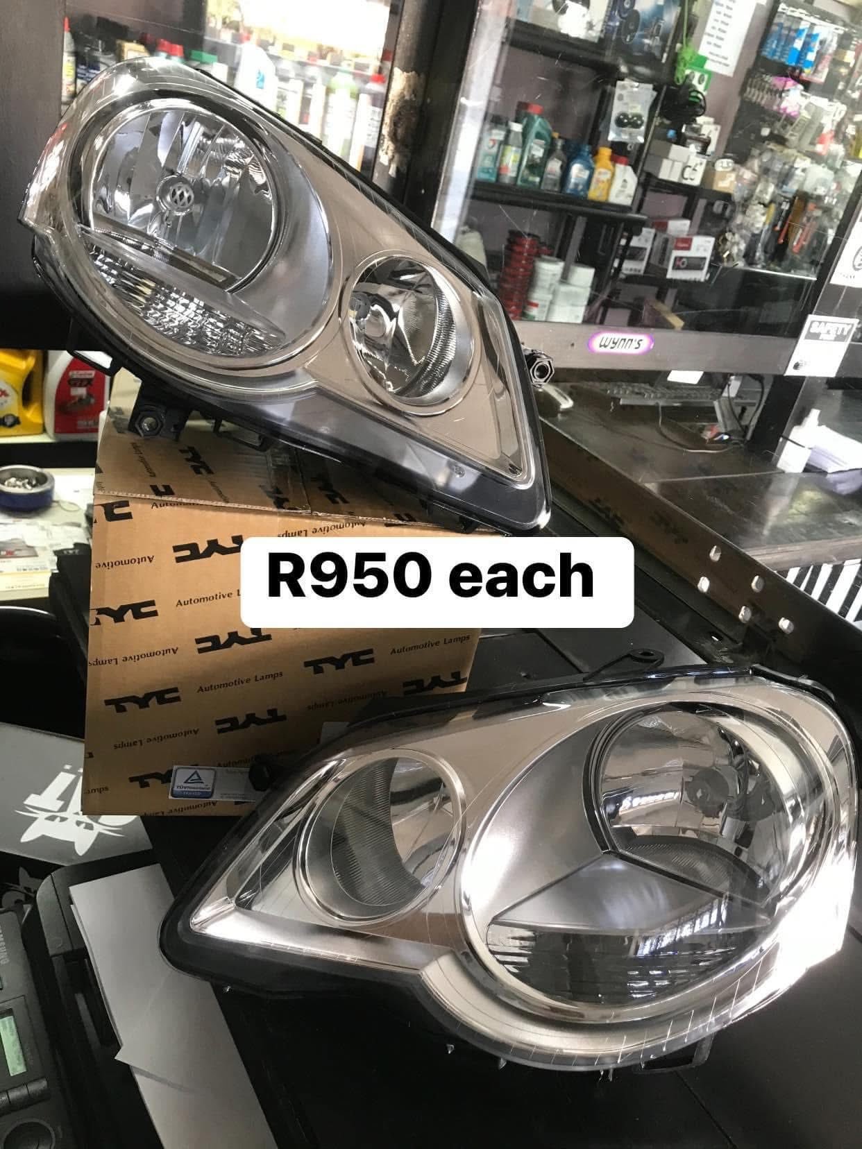 Polo 9n Headlights (also bug eye)