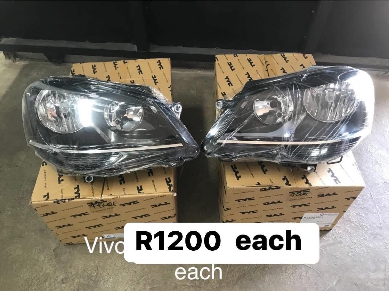 Polo 9n Headlights (also bug eye)