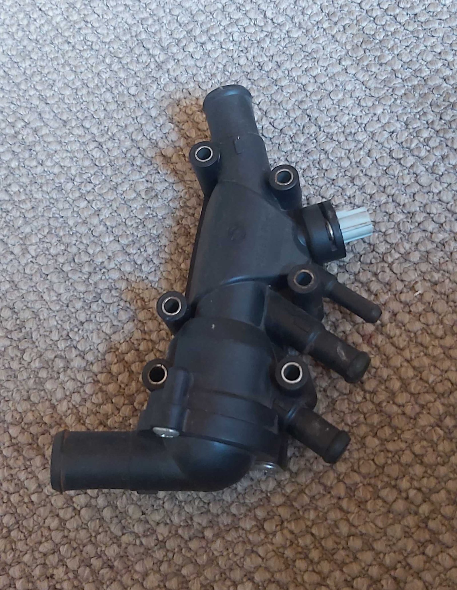 Ford bantam 1.6 rocam thermostat housing