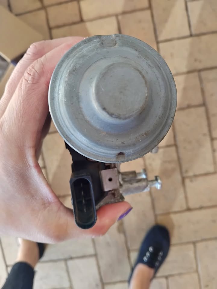 TOURAN LEFT WIPER MOTOR