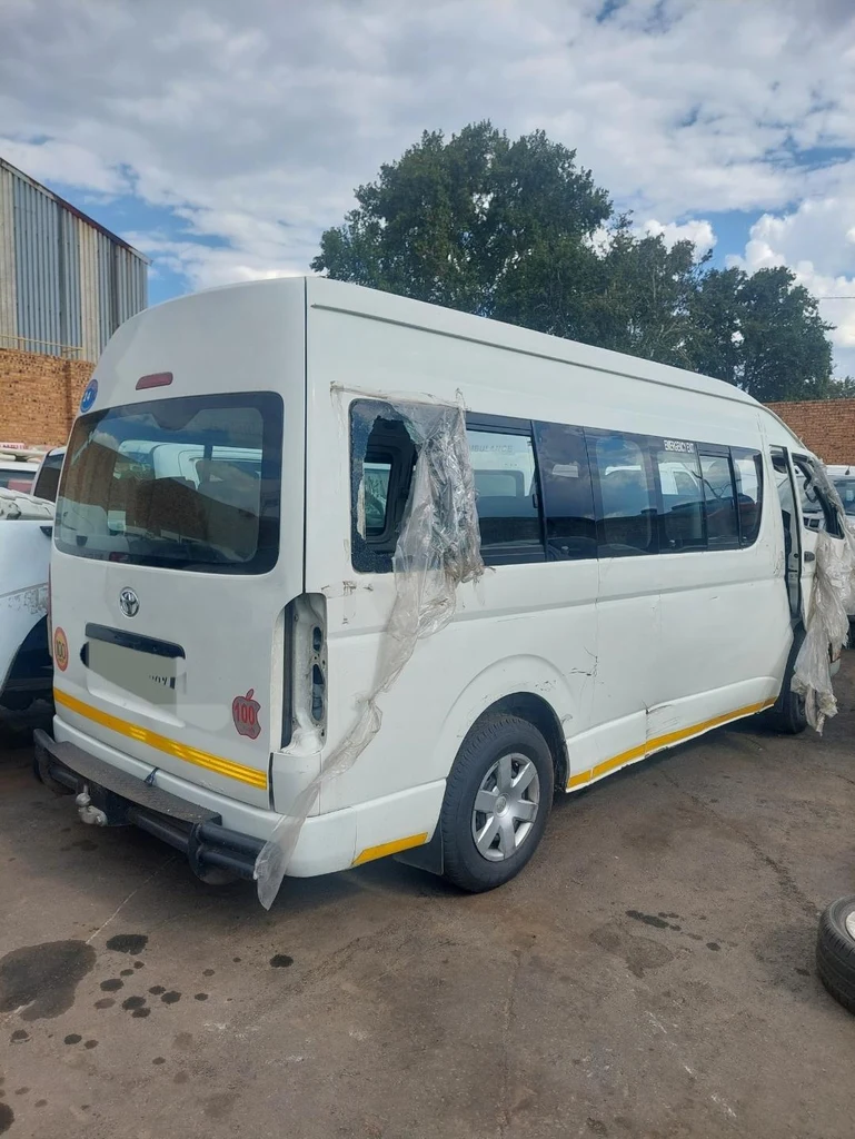 2013 Toyota Quantum 2.5 D4D Sesfikile Stripping for Spares