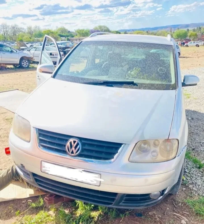 VW TOURAN STRIPPING FOR SPARES OR PARTS FOR SALE
