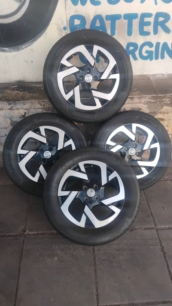 205/60/R16 Nissan Mag Rims and Tyres for Sale