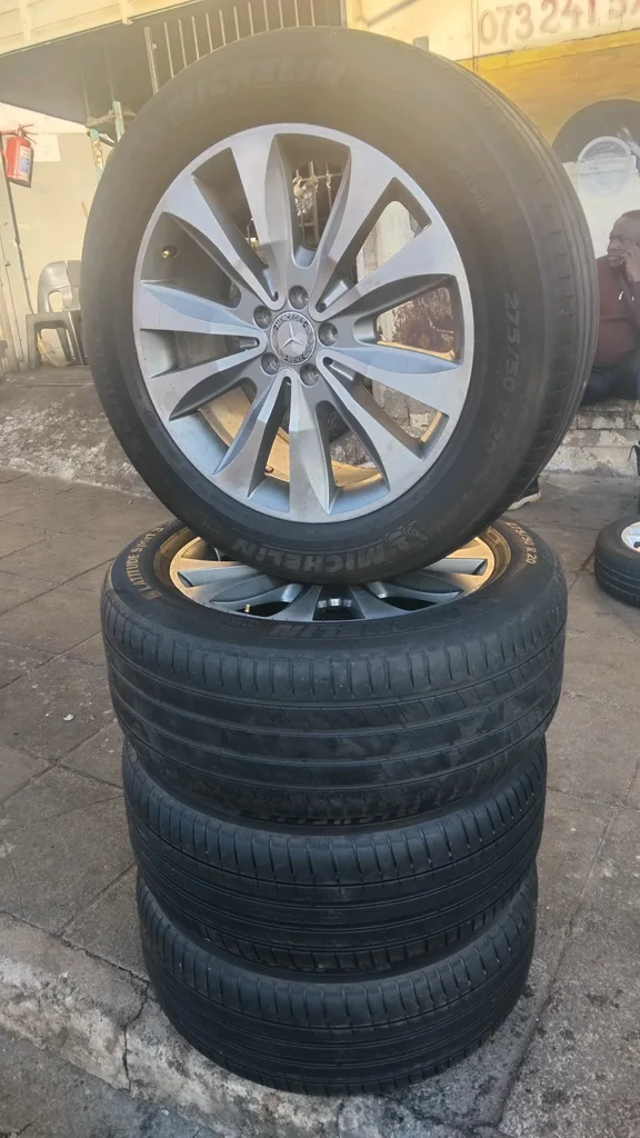 20 inches Mercedes-Benz Mag Rims and Tyre