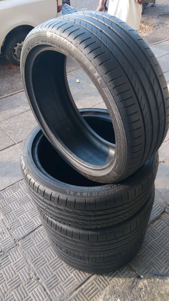 225/40/R19 Set Tyres