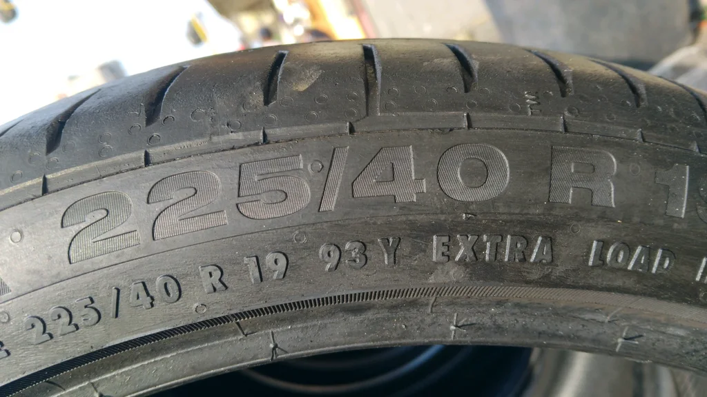 225/40/R19 Set Tyres