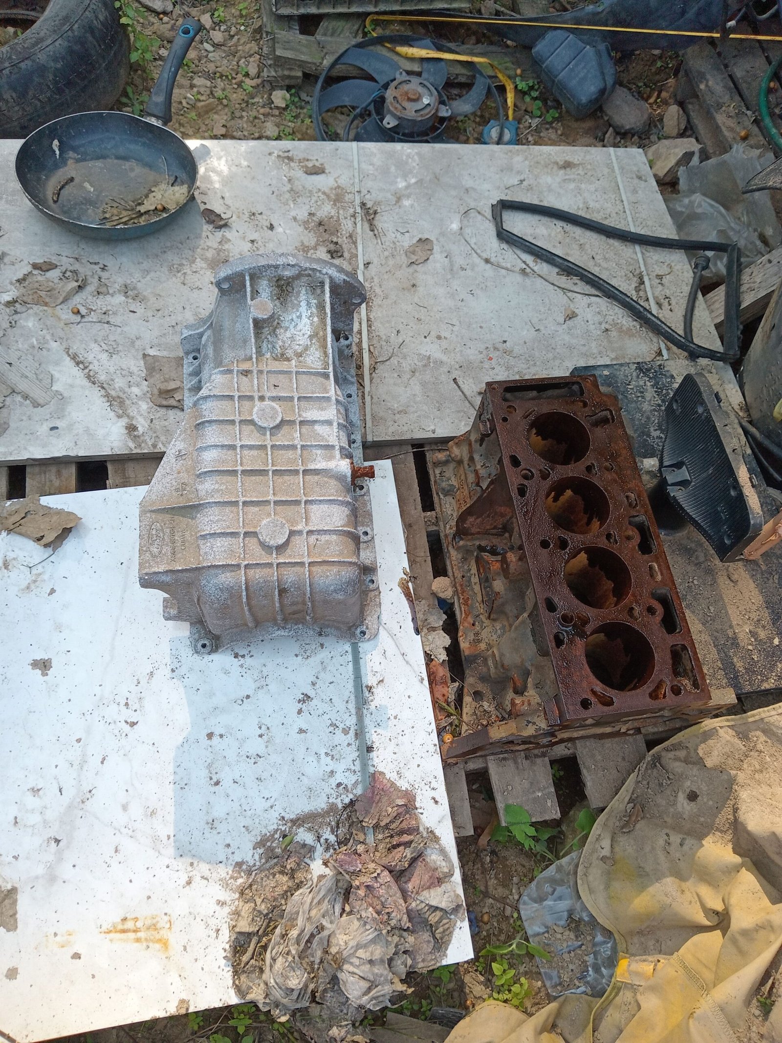 Ford rocam 1.3 engine block, pistons with conrods and sump