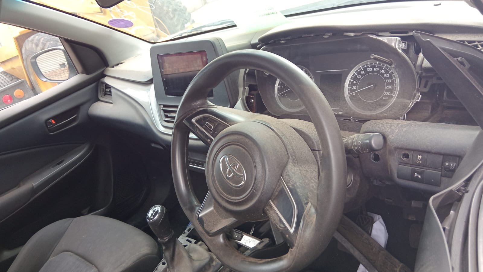 Toyota Starlet 1.5 XS Manual – Stripping for Spares