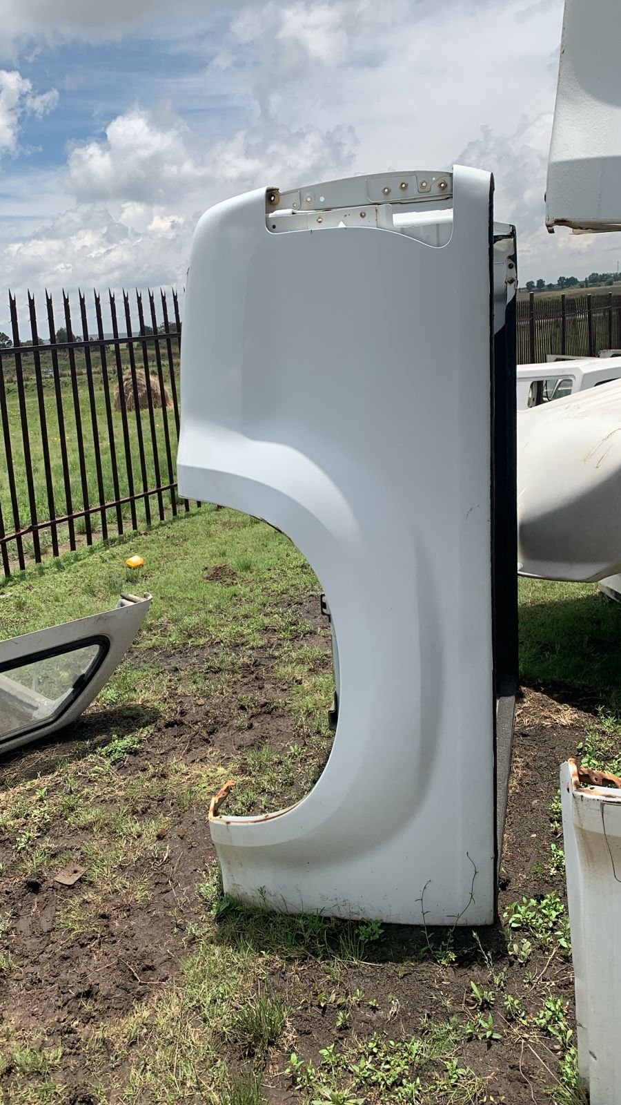 Isuzu Dteq Load bins