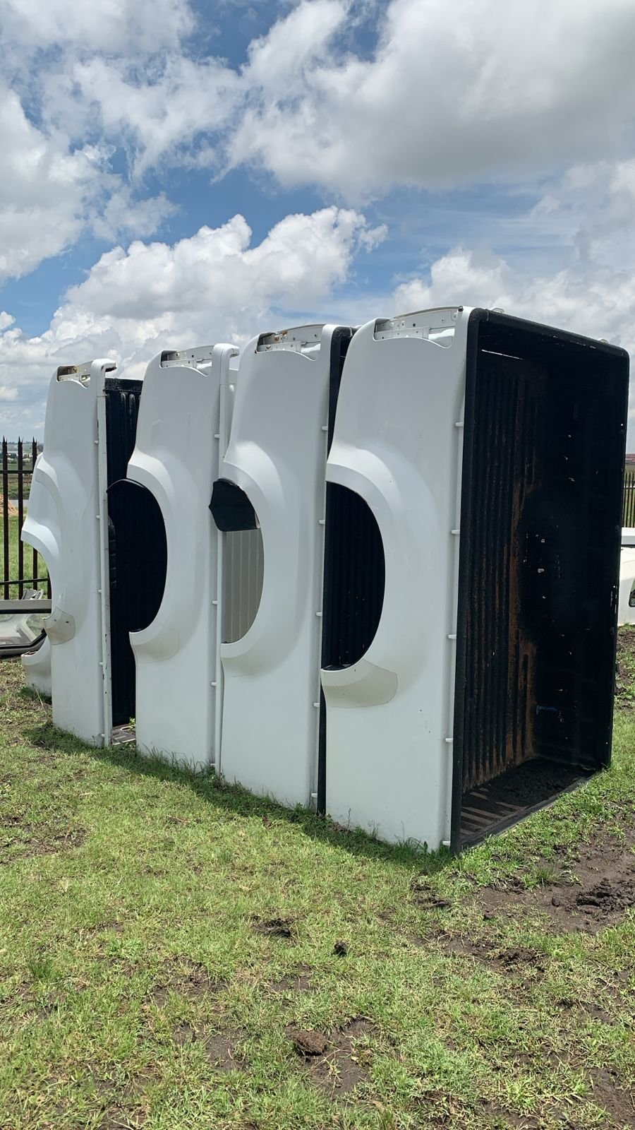 Isuzu Dteq Load bins