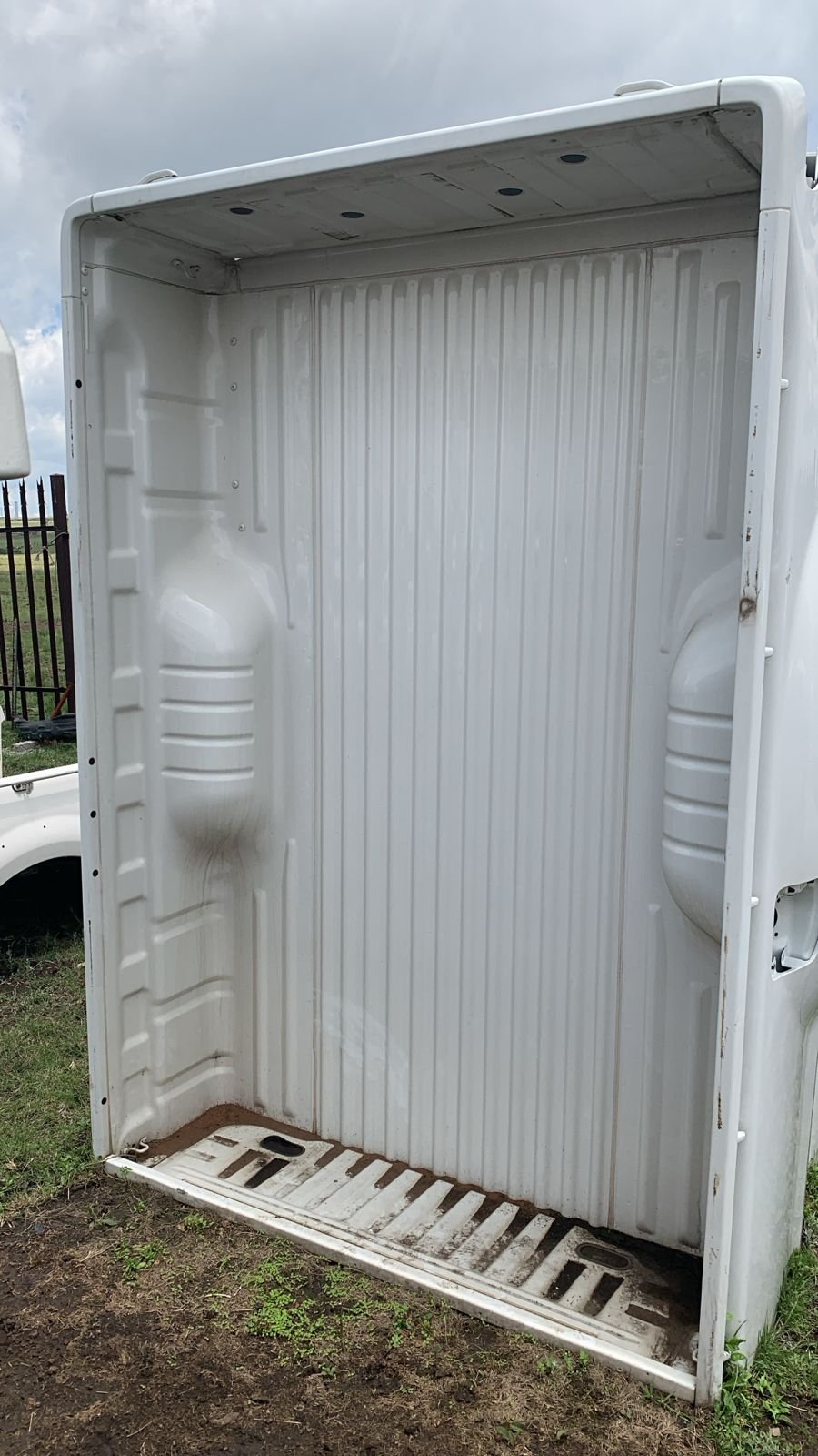 Isuzu Dteq Load bins