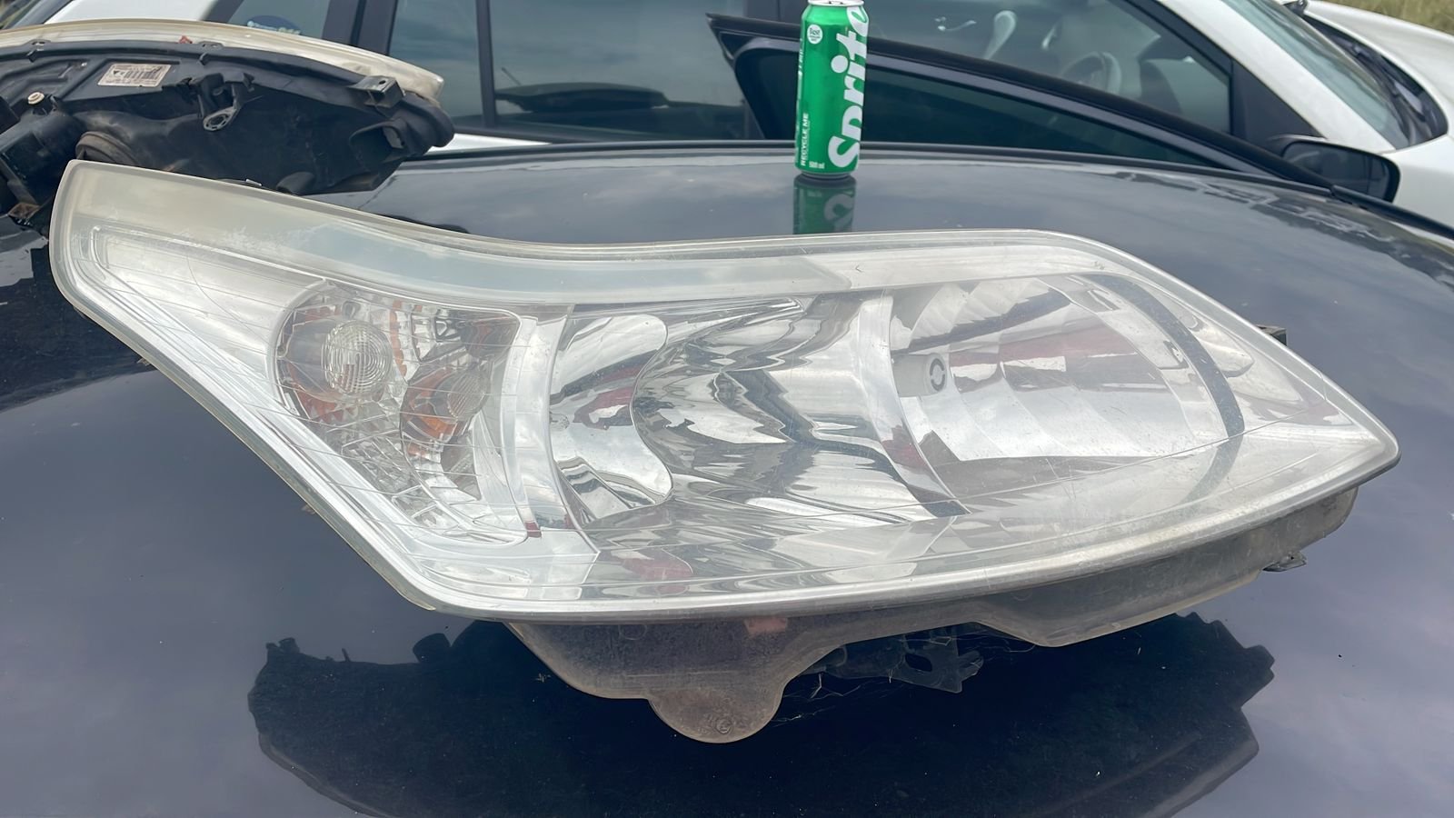 Citroën C4 headlights available