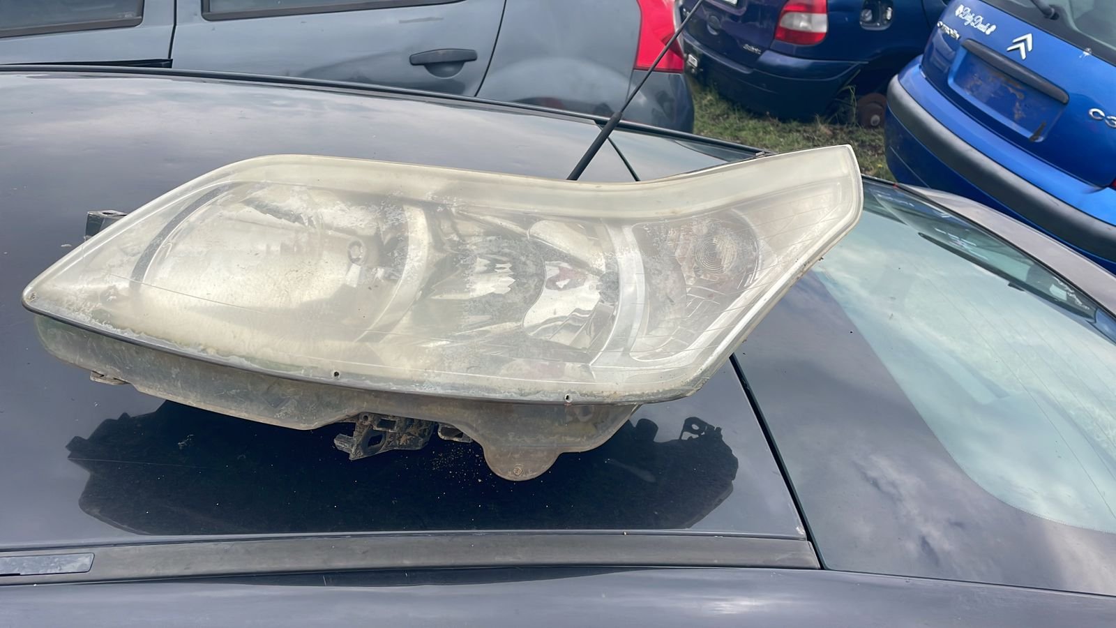 Citroën C4 headlights available