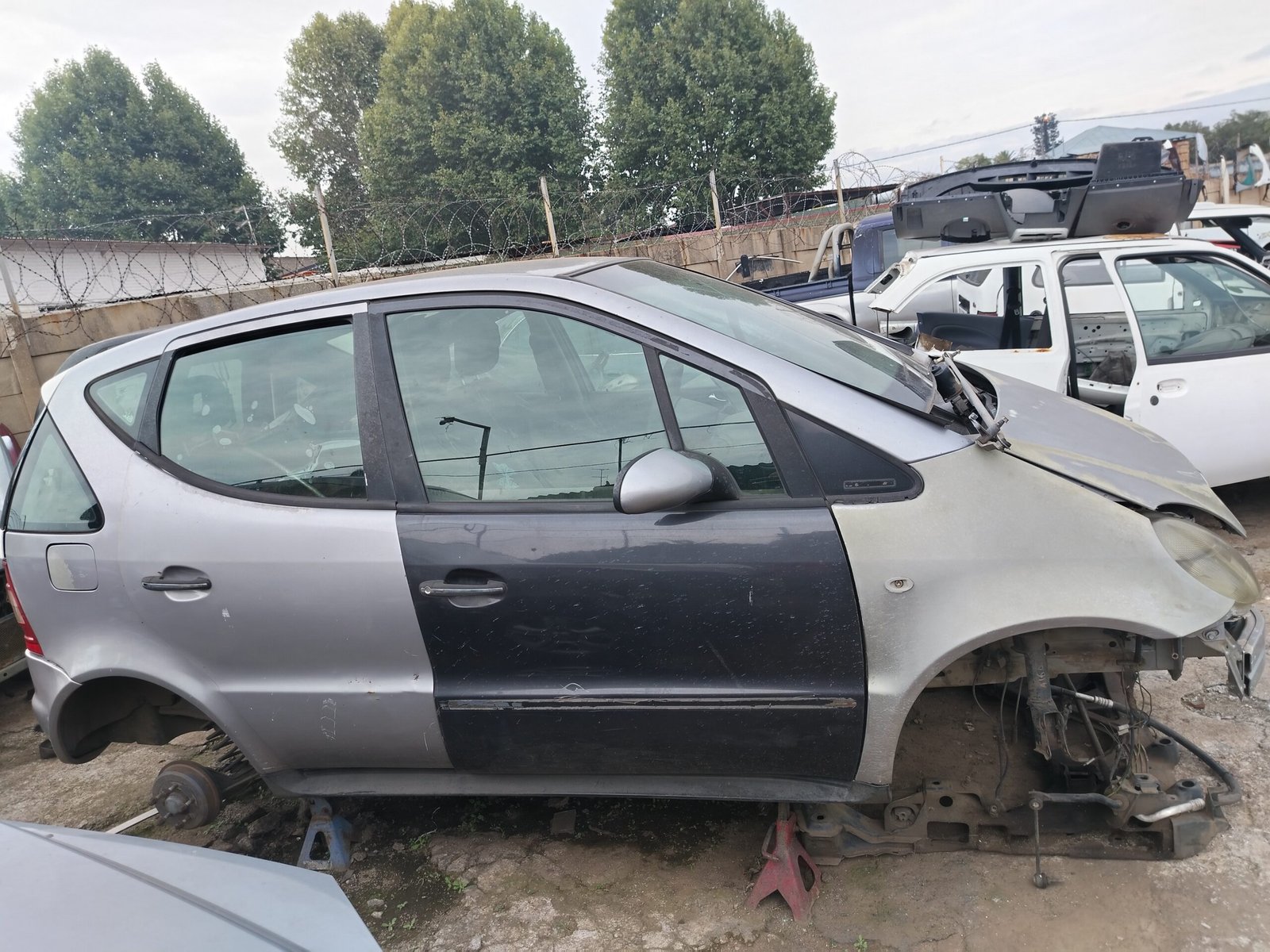 Mercedes A160 striping for parts