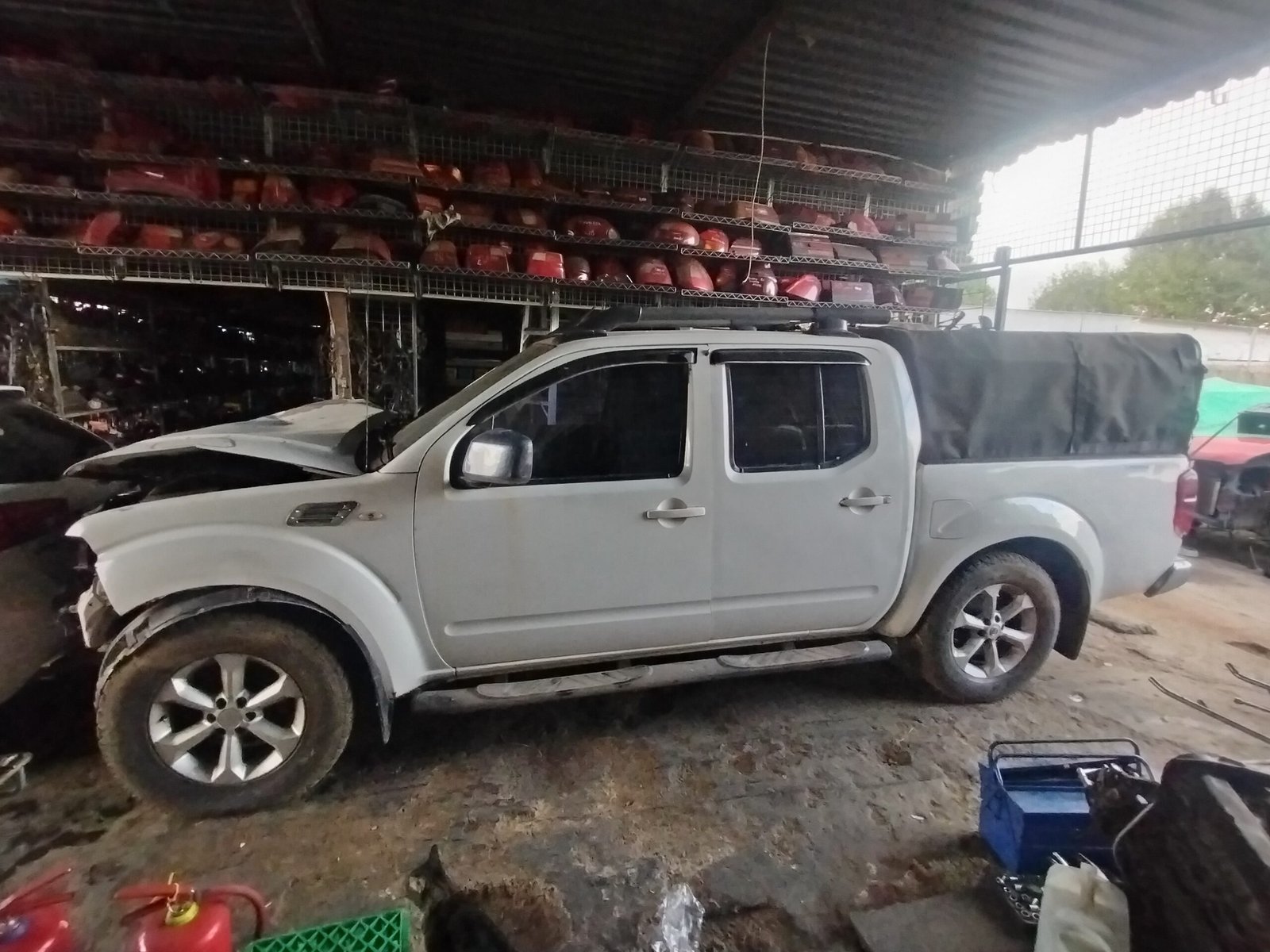 Nissan navara yd25 striping for parts