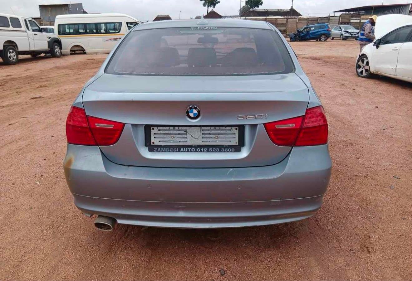 BMW 320i stripping for parts