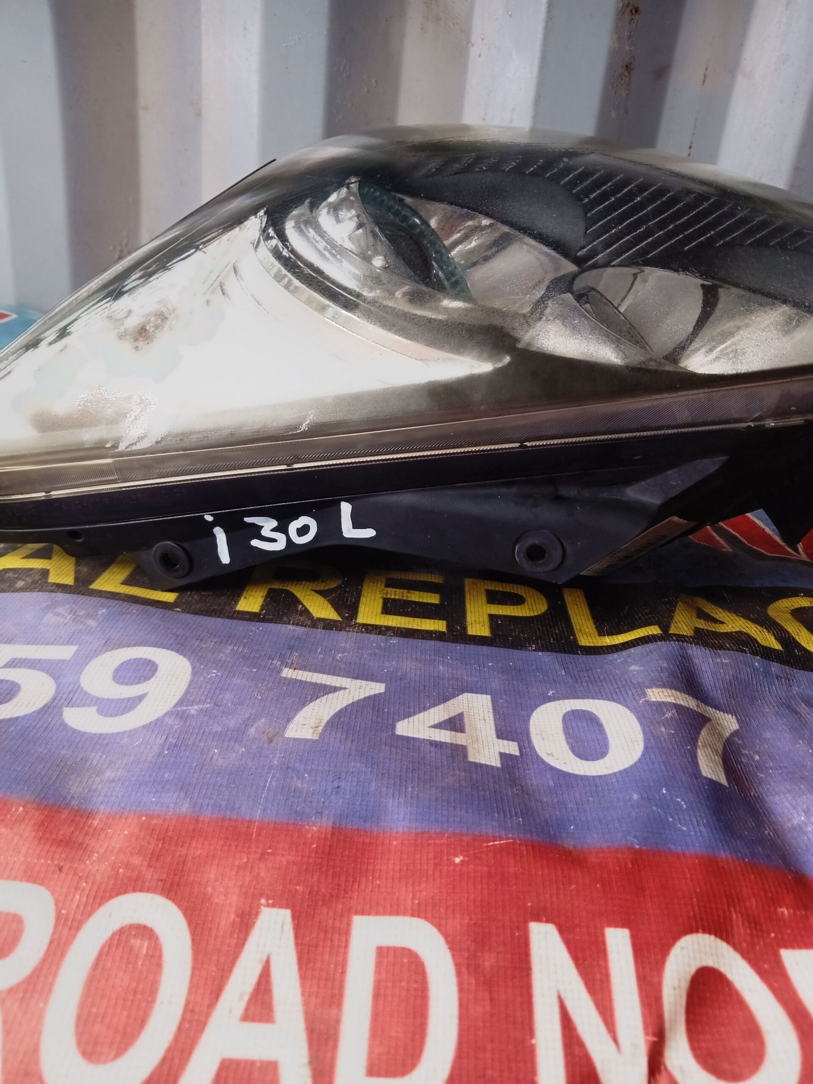 2010 Hyundai i30 left headlight