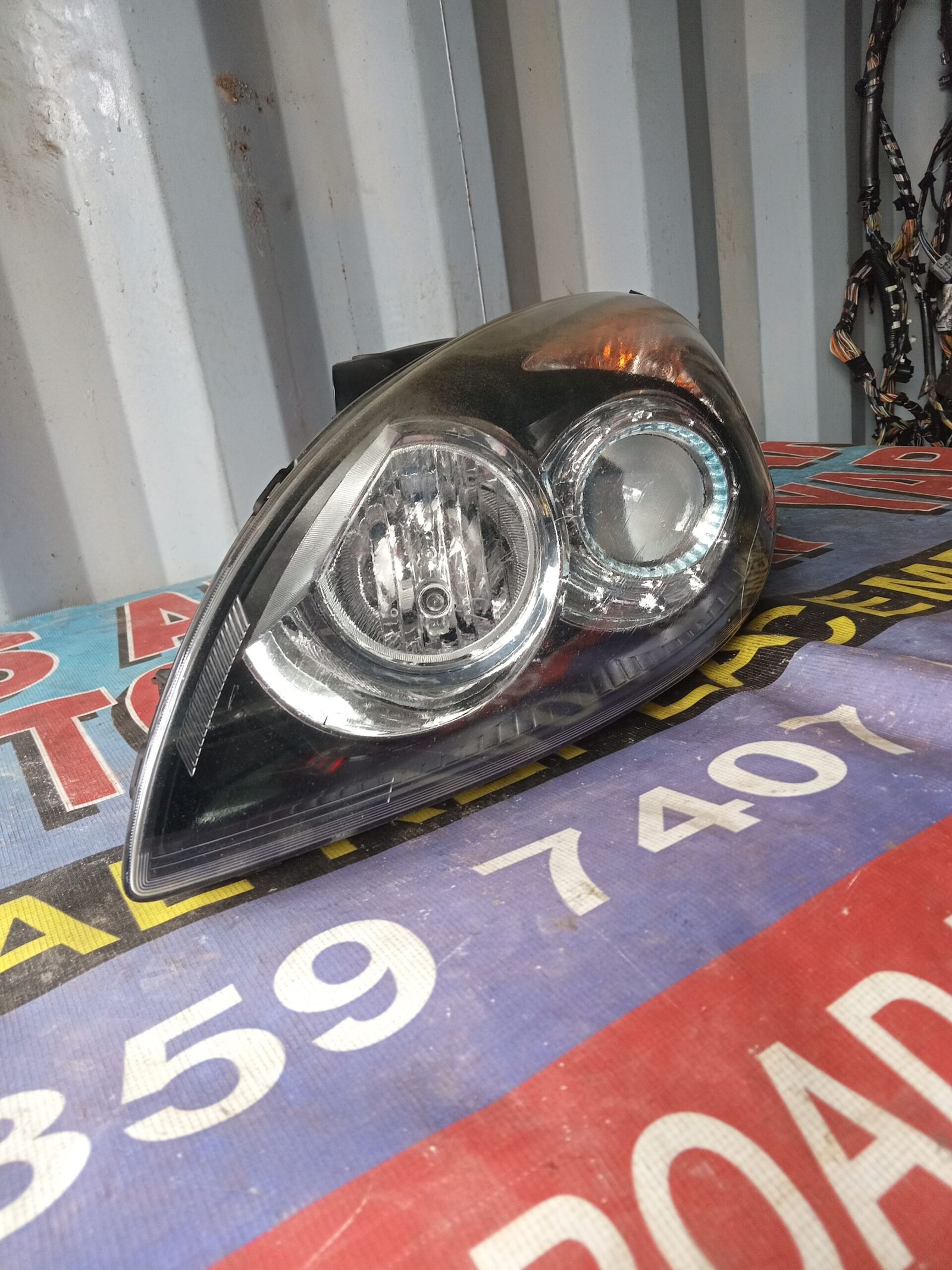 2010 Hyundai i30 left headlight
