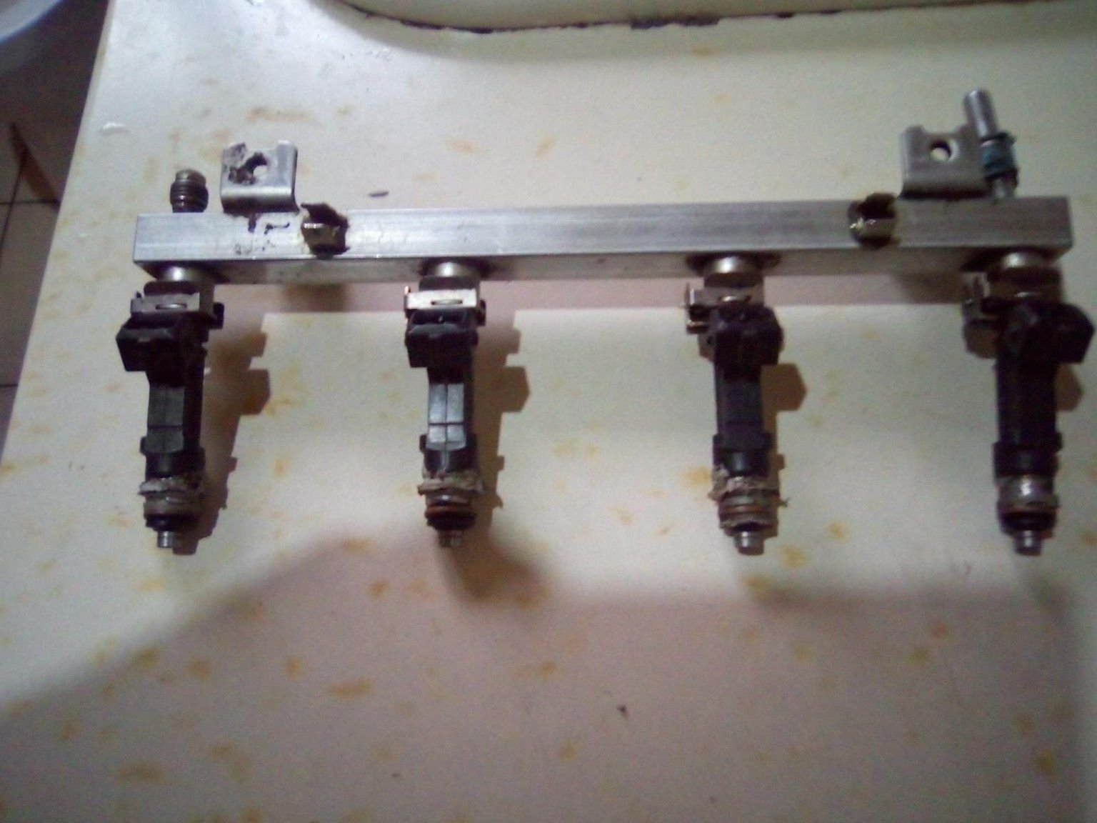 Genuine Bosch OEM Injector Set & Fuel Rail — 0280158501

R1,850 ONO