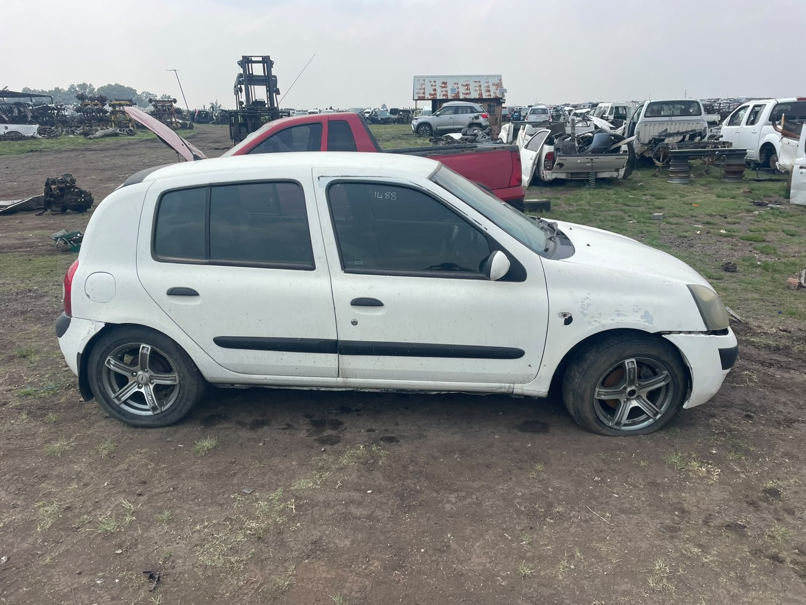 Renault Clio Parts available
