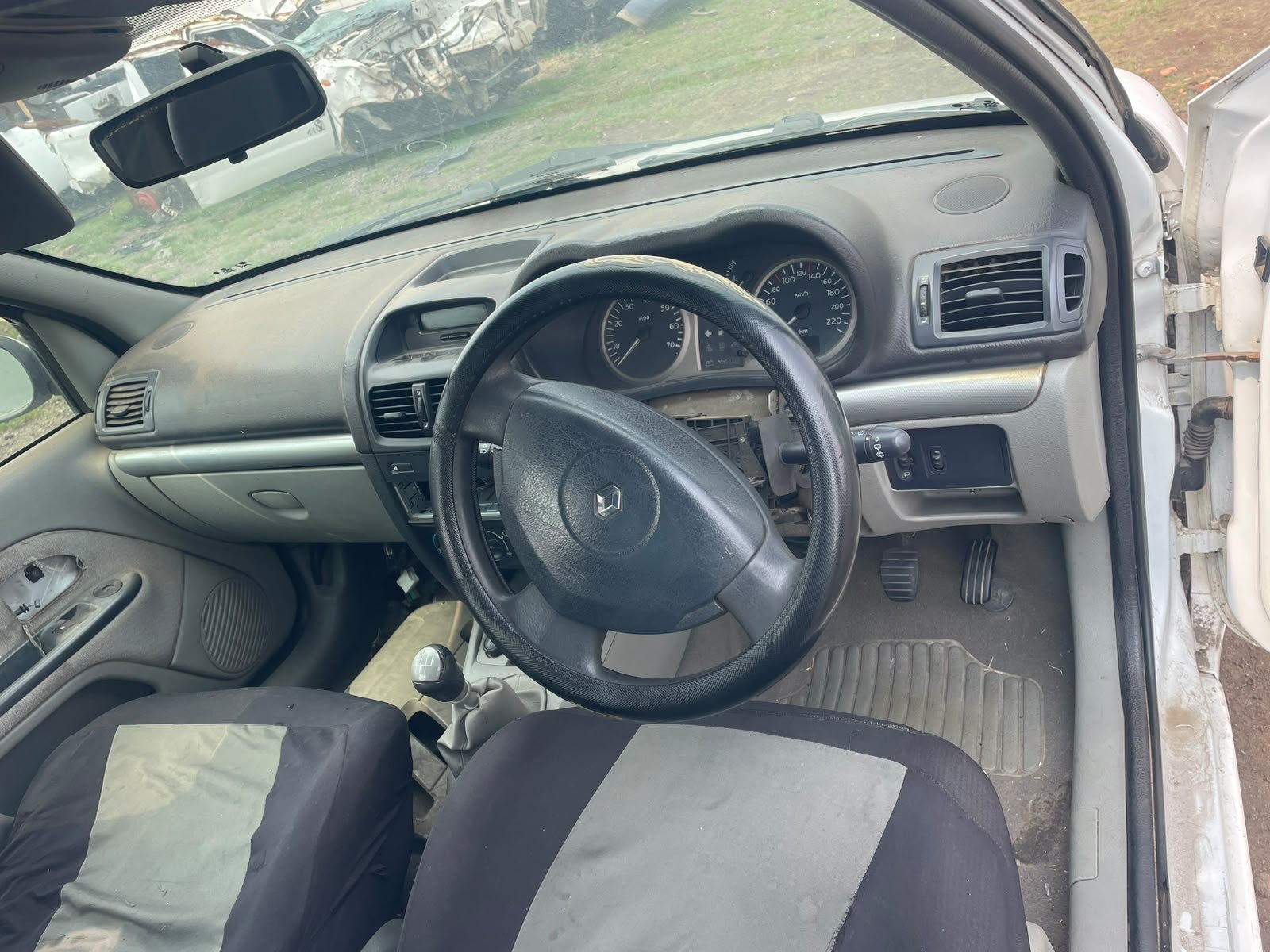 Renault Clio Parts available