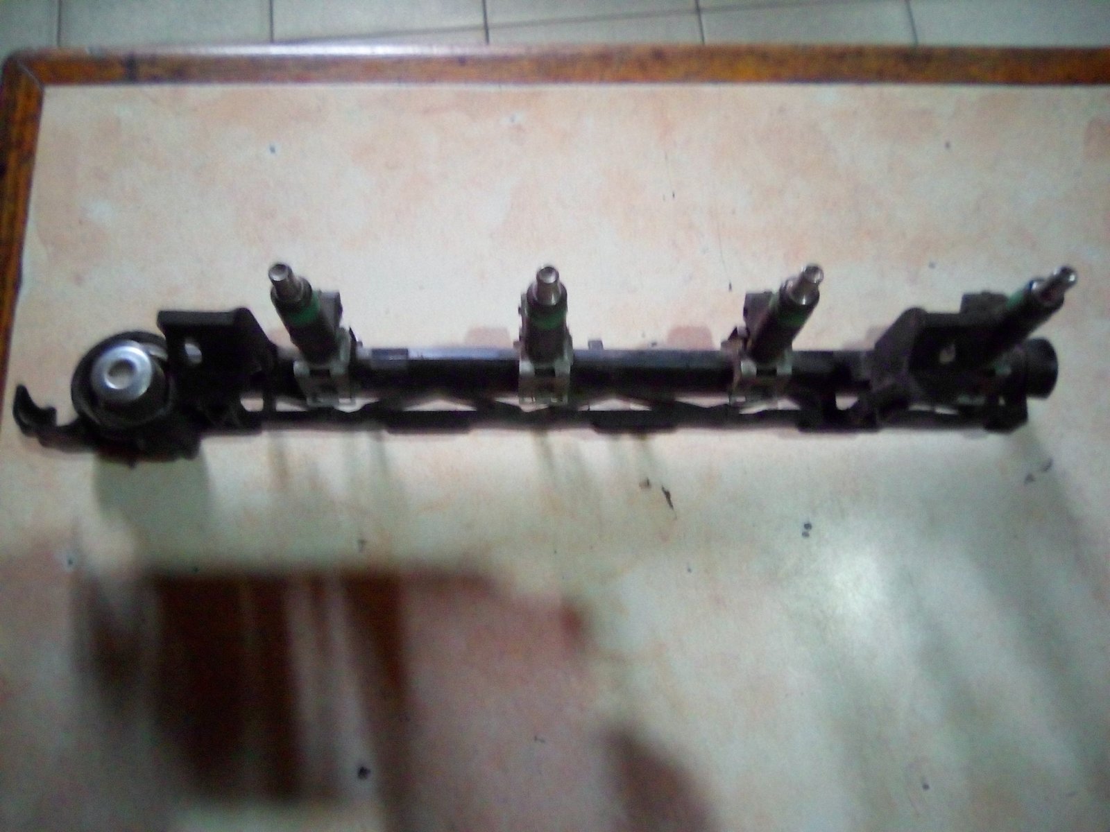 Ford Fuel Rail + 4 Injectors – 5M5G 9H487 / 98MF BC9F593