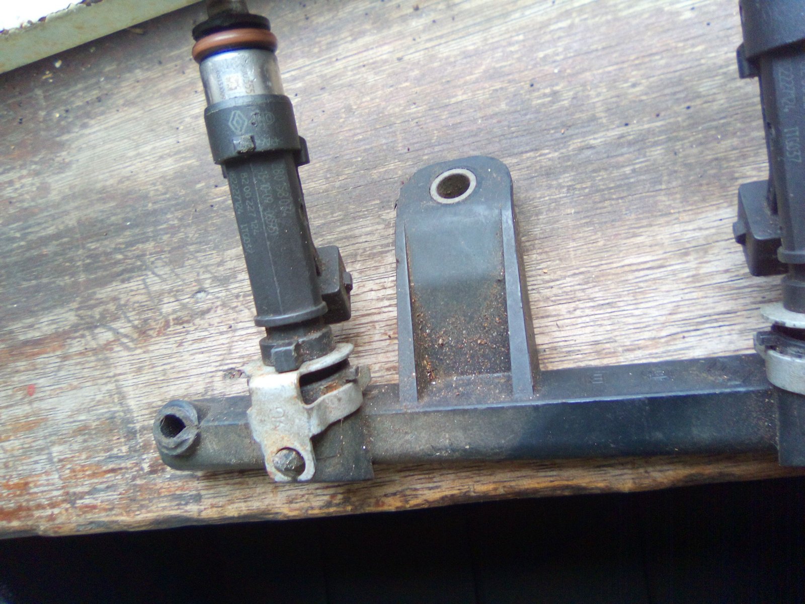 Renault Injectors on rail (8200494284/8200227124) – K7M/K7J Engines