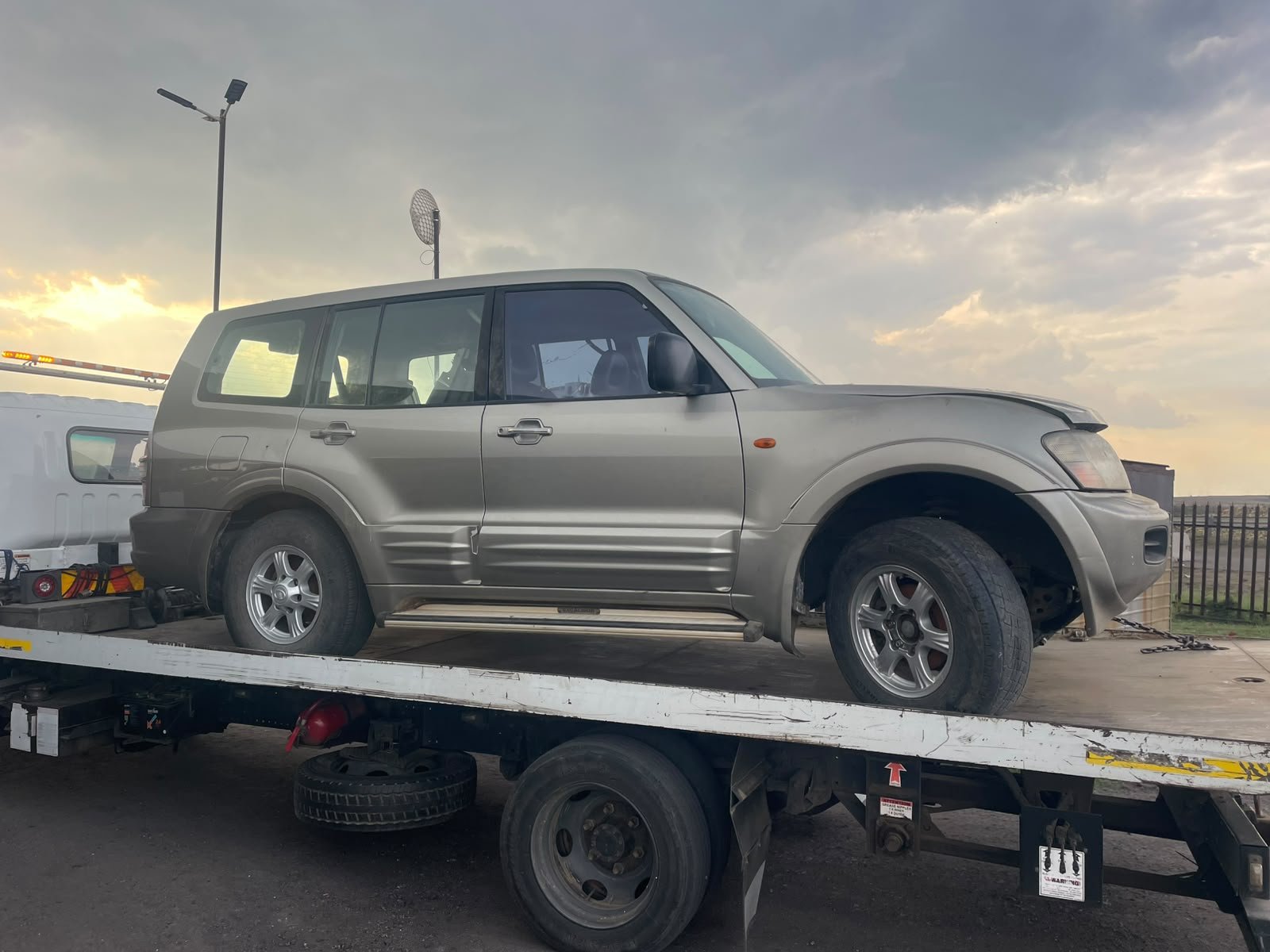 Mitsubishi Pajero 4 door parts