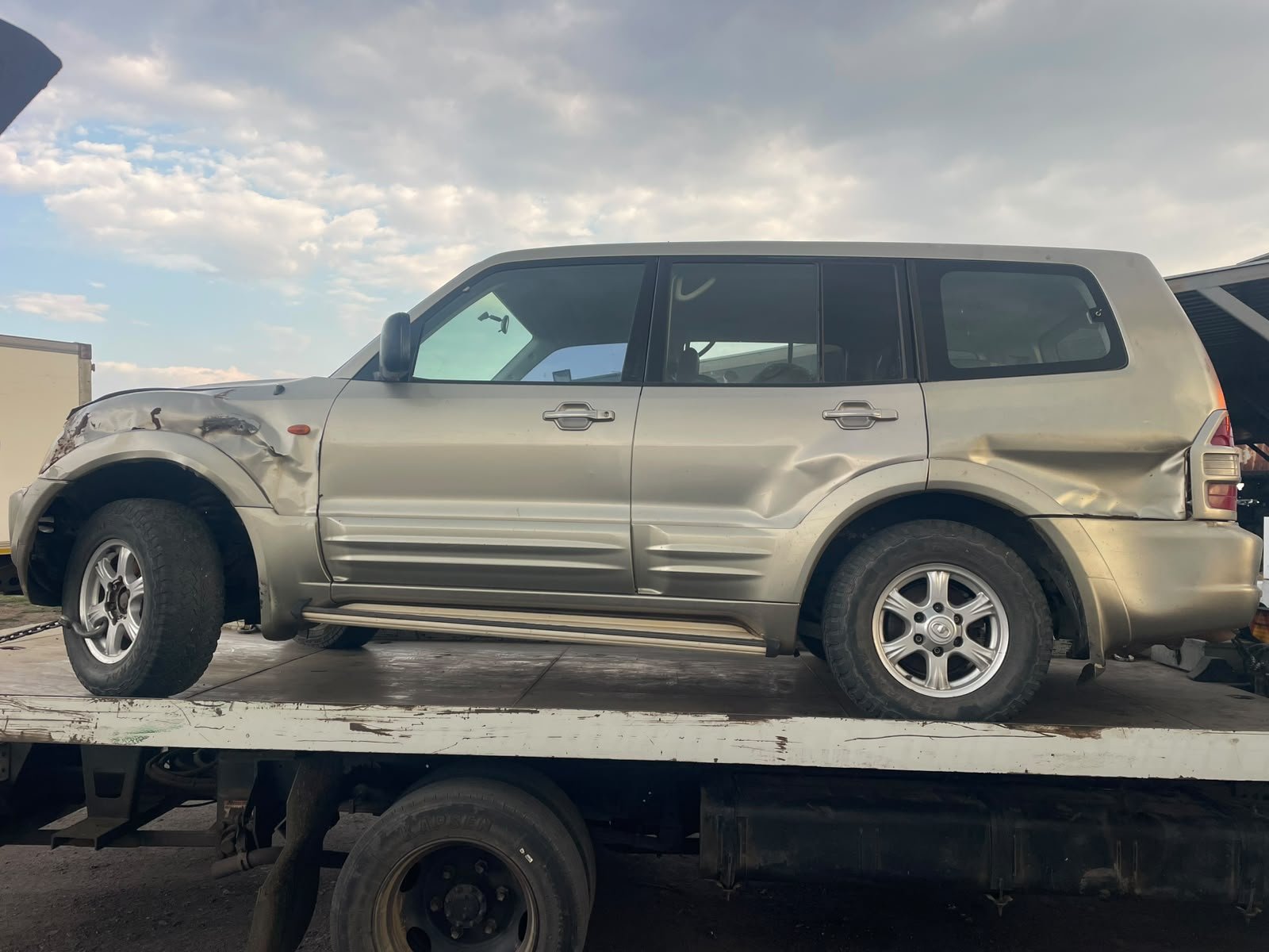 Mitsubishi Pajero 4 door parts