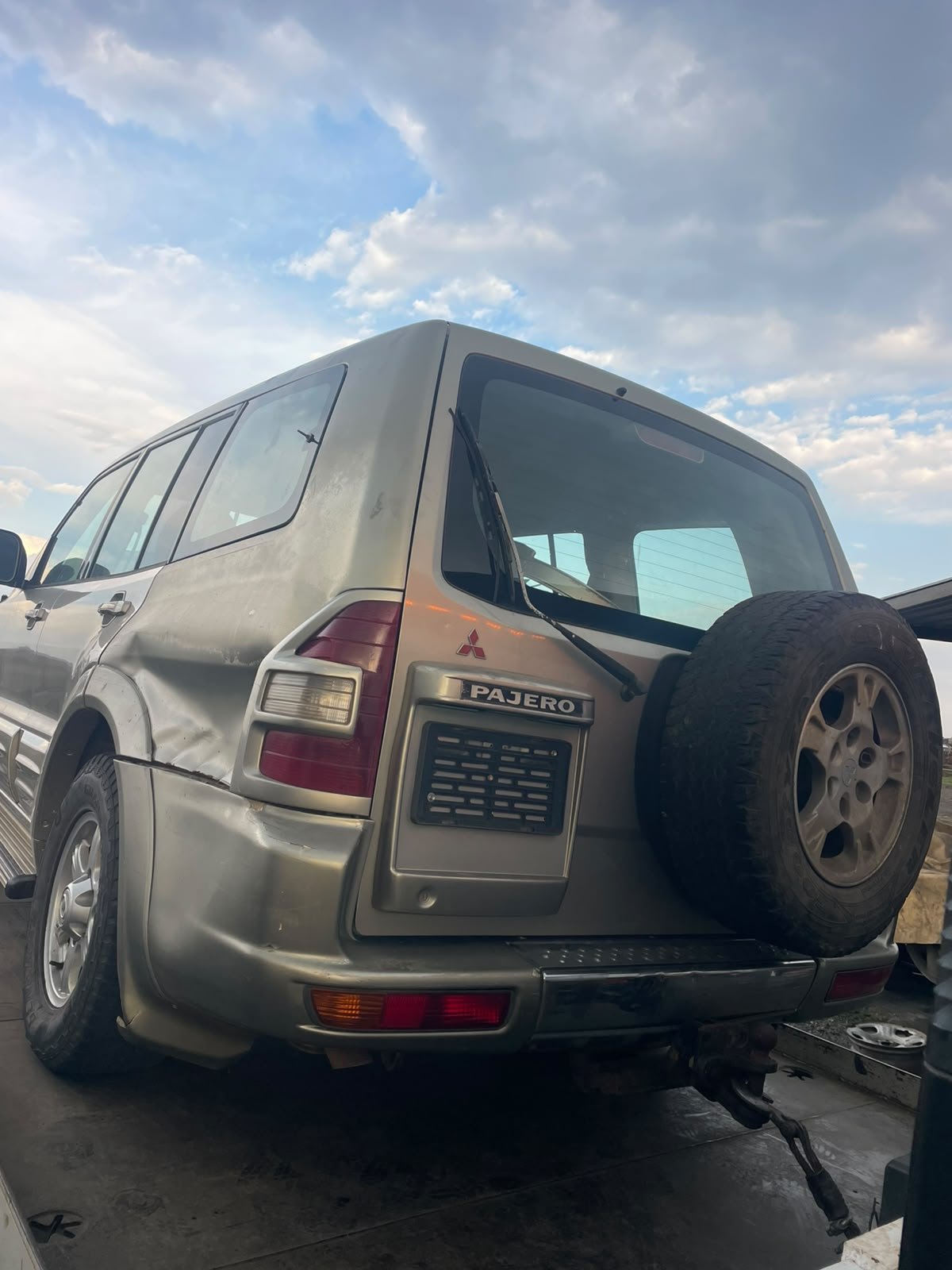 Mitsubishi Pajero 4 door parts