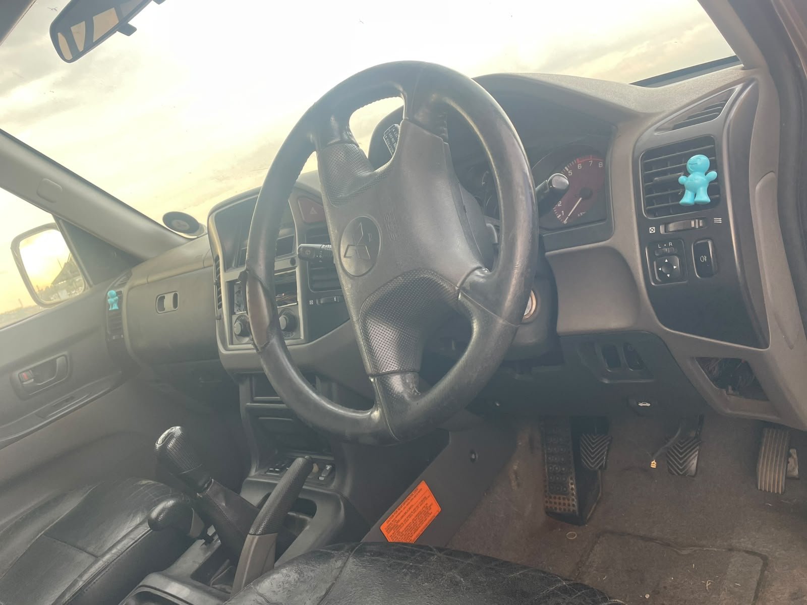 Mitsubishi Pajero 4 door parts